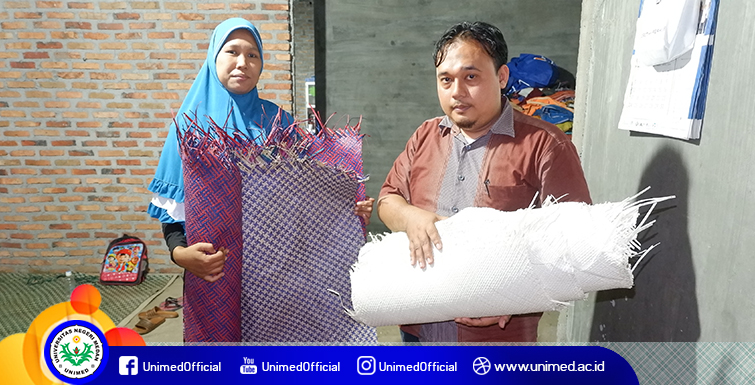 Unimed Dorong Kerajinan Anyam Khas Melayu Pesisir Pantai Cermin Menjadi Produk Unggulan Daerah