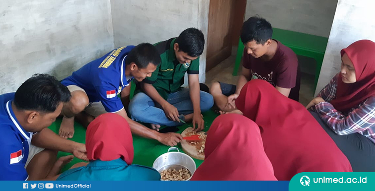 Mahasiswa UNIMED Olah Biji Karet Jadi Tempe