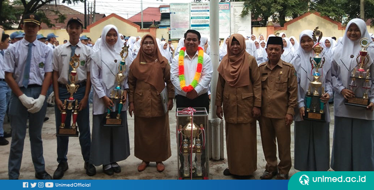 Rektor Unimed beri motivasi siswa/i MAN 1 Medan Saat Upacara Bendera