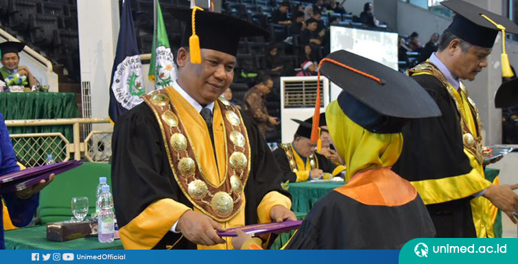 Rektor UNIMED Wisuda 1531 Lulusan