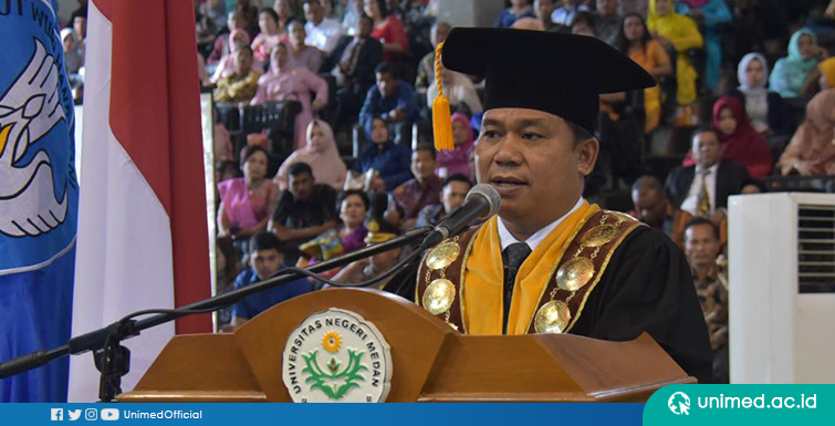 Rektor UNIMED Wisuda 1531 Lulusan