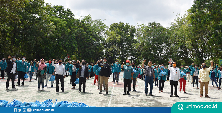 Gugus Tugas Covid-19 Pemprovsu dan SEMA UNIMED Beri Bantuan Sembako pada 493 Mahasiswa