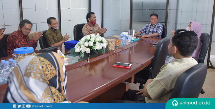 Prof. Syawal Gultom Raih Penghargaan dari Pemko Medan Atas Advokasinya Mensukseskan PJJ di Masa Pandemi Covid-19