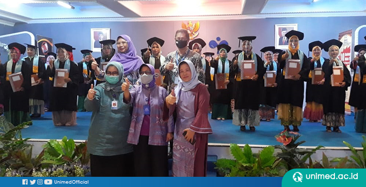 Dosen Unimed Terlibat Aktif dalam Hantarkan 30 Orang Tua Hebat di Wisuda di BKKBN SUMUT