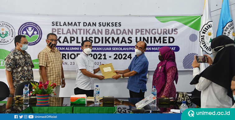 Dekan FIP Lantik Badan Pengurus IKAPLUSDIKMAS Unimed Periode 2021-2024