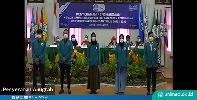 Rektor UNIMED Serahkan Penghargaan Kepada Mahasiswa Berprestasi dan Dosen Pembimbing Prestasi Mahasiswa