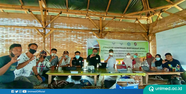 Dosen FBS UNIMED Beri Pelatihan Bahasa Inggris di Kampung Wisata Desa Pematang Johar