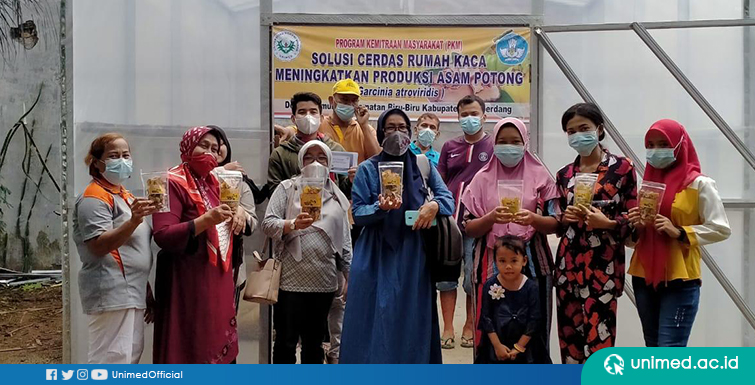 Tim PKM UNIMED Buat Rumah Kaca untuk Tingkatkan Produksi Asam Potong di Kec. Biru-Biru