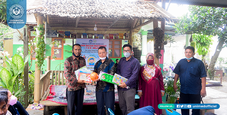 Dosen FIP UNIMED Edukasi Tata Kelola Taman Bacaan pada Masyarakat Desa Kolam Deli Serdang